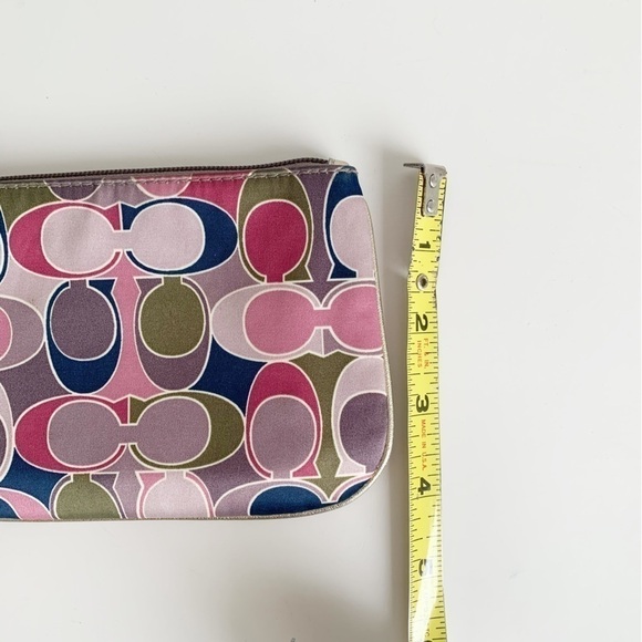 𝅺Coach Signature Logo Corner Zip Wristlet Multicoloured - Picture 9 of 12